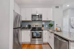 OTR by Vine+Queen Bed+Wifi+Sleep 3pp+WFH+2nd Fl - Image 3