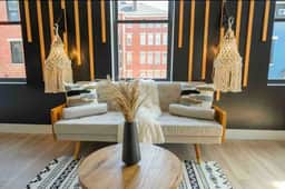 OTR by TQL+King Bed+Smart TV+$ Private Park+3rd Fl - Image 4