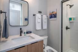 OTR by TQL+Lightrail+Queen Beds+Sleeps 8ppl+2nd Fl - Image 5