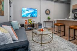 OTR by TQL+Sleep 8+Queen Beds+$Private Park+1st Fl - Image 2