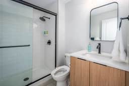 OTR TQL+Sleeps 4ppl+King Bed+$ Private Park+2nd Fl - Image 5