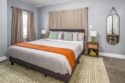 Walnut Hills+Mins to UC+King Beds+Smart TVs+1st Fl - Image 2