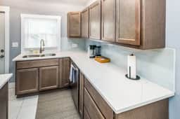 Walnut Hills+Mins to UC+King Beds+Smart TVs+1st Fl - Image 4