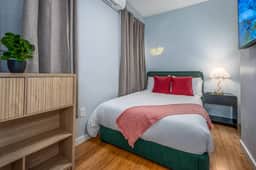 OTR by TQL+King Bed+Parking+wifi+Sleeps 6pp+1st Fl - Image 4