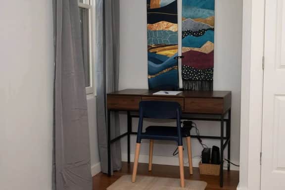 OTR off Vine+Queen Bed+Smart TV+Sleep 3ppl+3rd Fl - Image 5