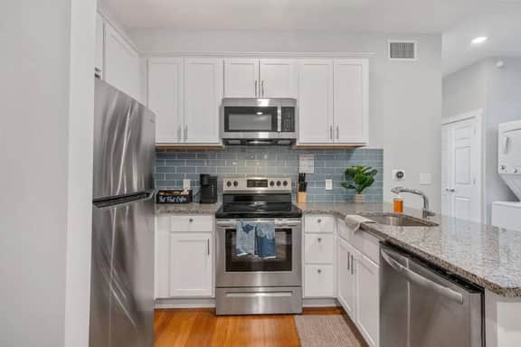 OTR by Vine+Queen Bed+Wifi+Sleep 3pp+WFH+2nd Fl - Image 3
