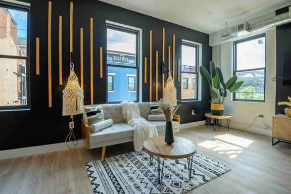 OTR by TQL+King Bed+Smart TV+$ Private Park+3rd Fl - Image 3
