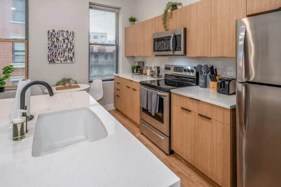 OTR by TQL+Lightrail+Queen Beds+Sleeps 8ppl+2nd Fl - Image 3