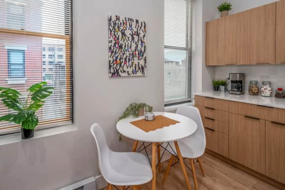 OTR by TQL+Lightrail+Queen Beds+Sleeps 8ppl+2nd Fl - Image 4