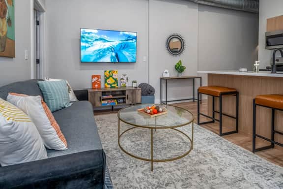 OTR by TQL+Sleep 8+Queen Beds+$Private Park+1st Fl - Image 2