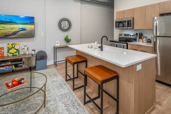 OTR by TQL+Sleep 8+Queen Beds+$Private Park+1st Fl - Image 3