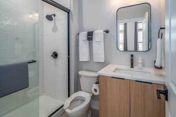 OTR by TQL+Sleep 8+Queen Beds+$Private Park+1st Fl - Image 5