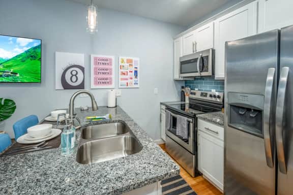 OTR by TQL+Smart TVs+King Bed+Wifi+Sleeps 3+1st Fl - Image 4
