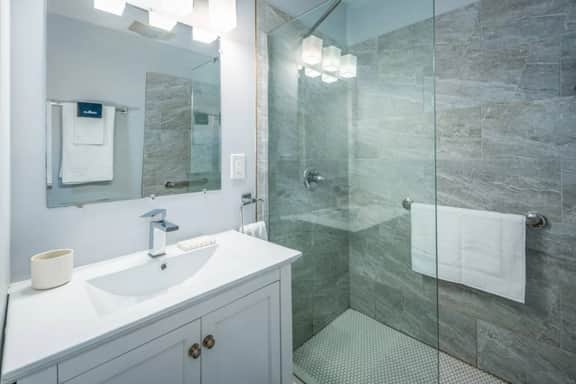 OTR by TQL+Smart TVs+King Bed+Wifi+Sleeps 3+1st Fl - Image 5