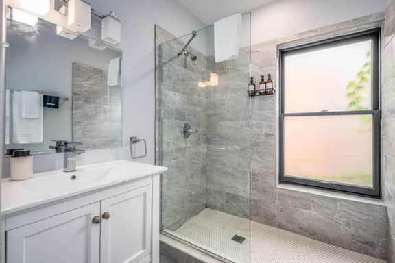 OTR by TQL+Lux King Bed+$ Parking+Smart TVs+3rd Fl - Image 5