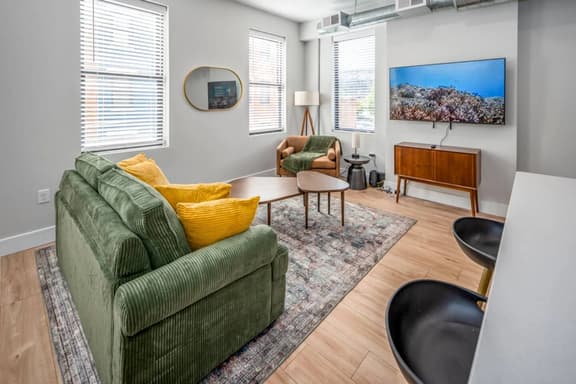 OTR TQL+Sleeps 4ppl+King Bed+$ Private Park+2nd Fl - Image 1