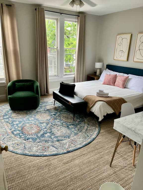 Mt Adams 5 min 2 OTR|Sleeps 6|Deck Views|Smart TVs - Image 1