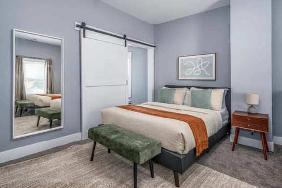 Walnut Hills by UC+Sleeps 7+King|Queen Beds+2nd Fl - Image 1