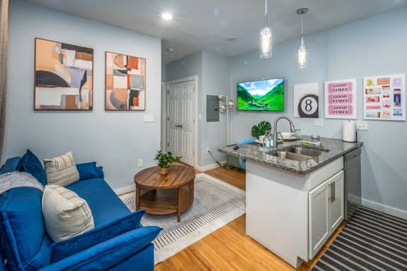 OTR by TQL+Smart TVs+King Bed+Wifi+Sleeps 3+1st Fl - Image 1