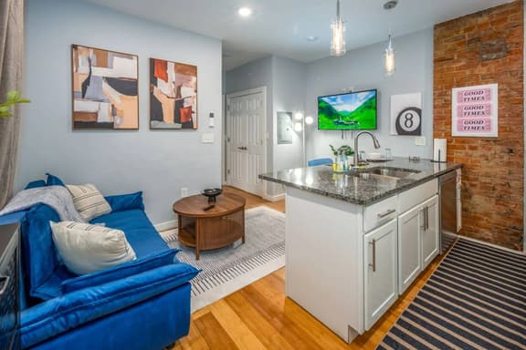 OTR by TQL+Smart TVs+King Bed+Wifi+Sleeps 3+2nd Fl - Image 1