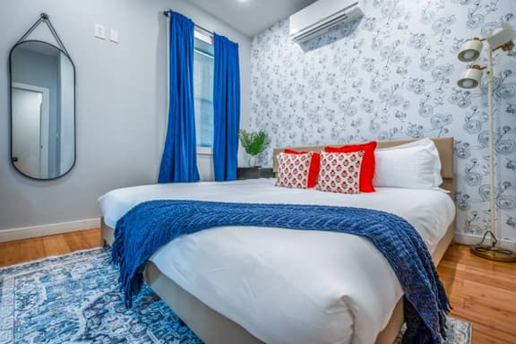 OTR by TQL+King Bed+Parking+wifi+Sleeps 6pp+1st Fl - Image 1