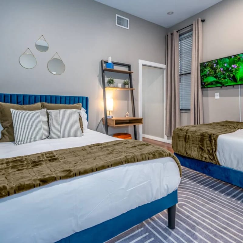Urban OTR off Vine+2 Queen Beds+Sleep 5ppl+1st Fl