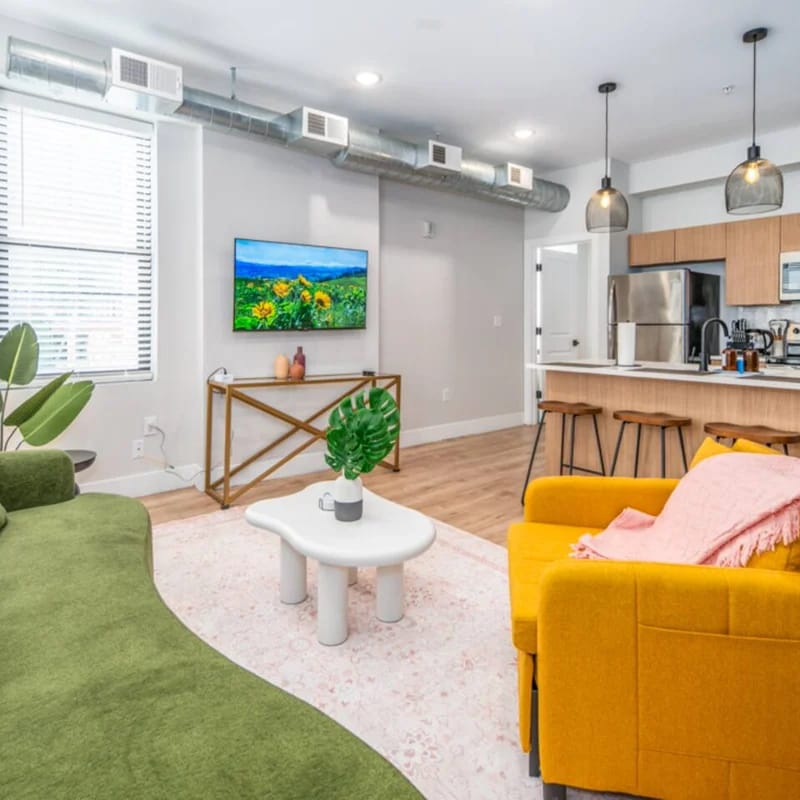 Prime OTR+King Bed+1st Fl+Smart TVs+Sleeps 3+$Park - Apartment